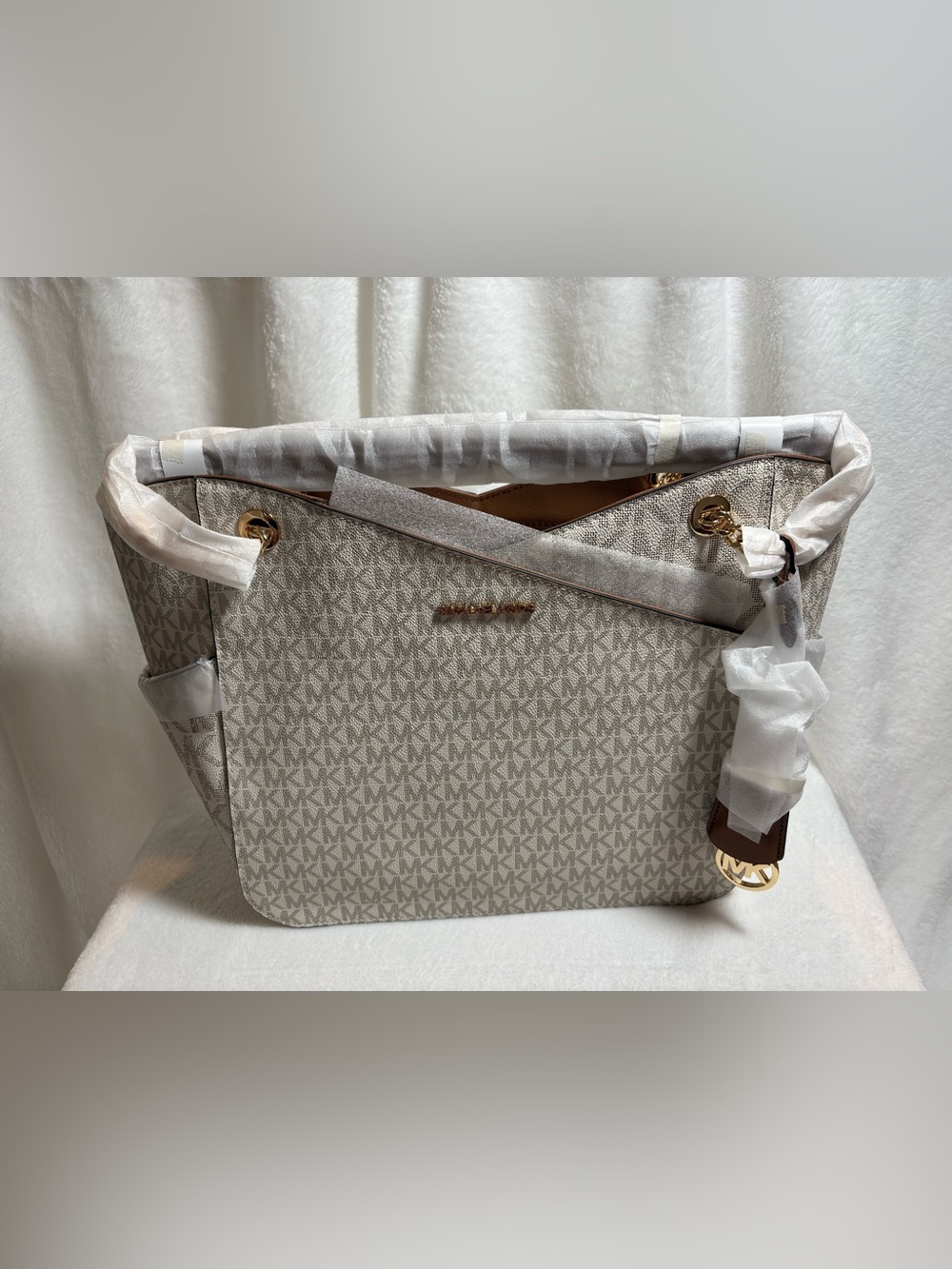 *NWT* MICHAEL KORS Jet Set Large Logo Shoulder Bag - Vanilla